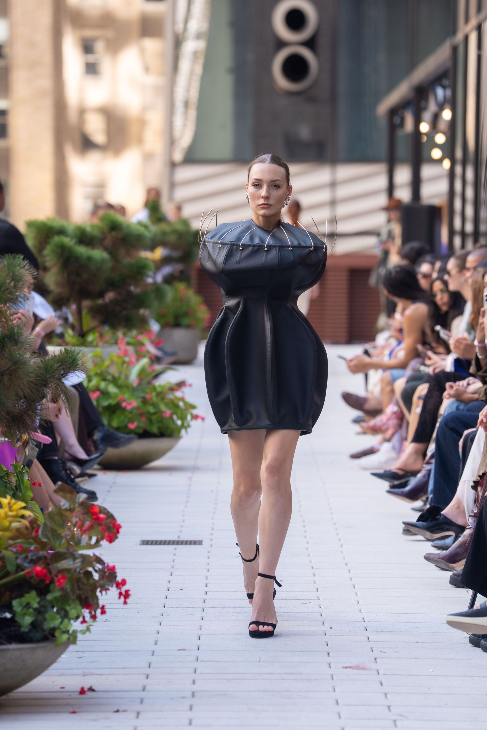 The Hourglass, look 01