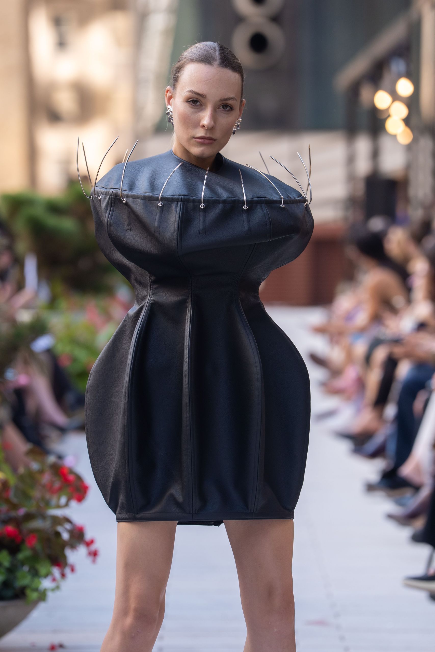 The Hourglass, look 01