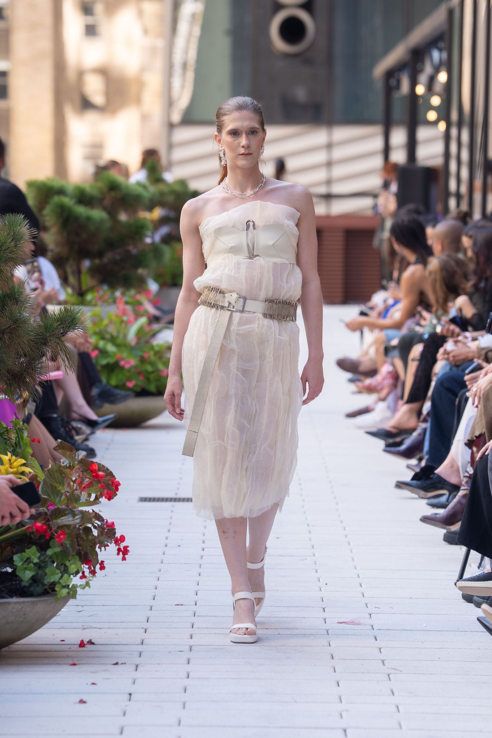 Pinned, look 02